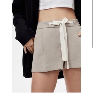 Aritzia Wilfred light Grey Soft Crepe Silk Drawstring Exergue Shorts